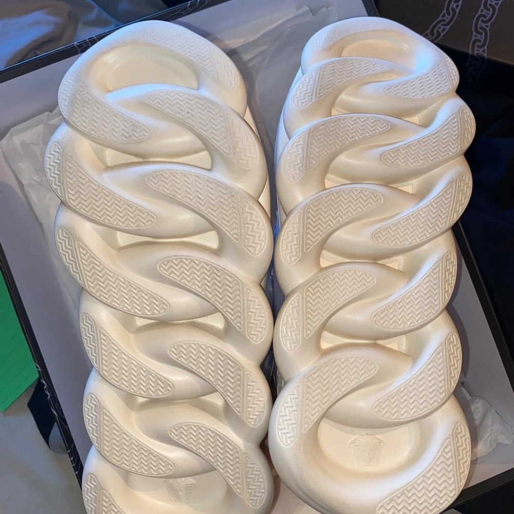 Versace Chain Reaction - Picture 8 of 11